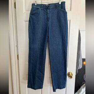 L.L. Bean Women's Classic Fit Straight Leg Blue Jeans with Pockets. Size 12